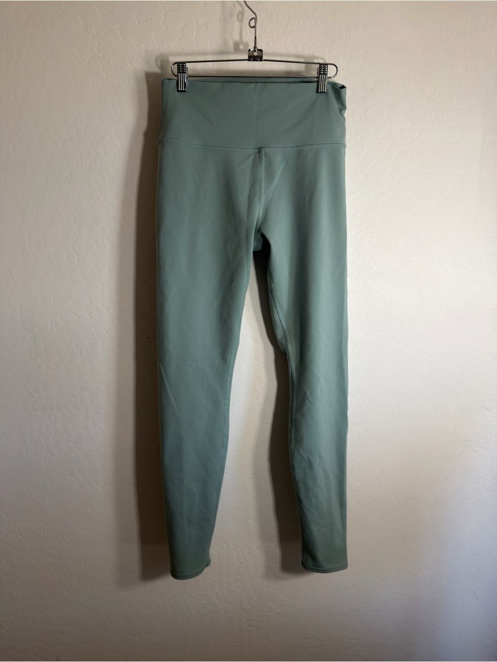 Alo Yoga High-Waist Airbrush Legging in Botanical Green – Size L - Picture 3 of 7